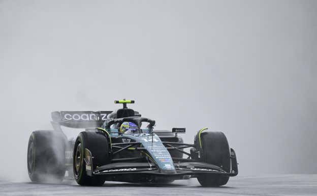 Fernando Alonso, bajo la lluvia en el Hungaroring.  EFE