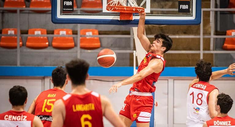 Hugo González machaca ante Turquía en las semifinales del Eurobasket.