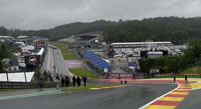 Imagen de la subida desde Eau Rouge del circuito de Spa-Francorchamps.