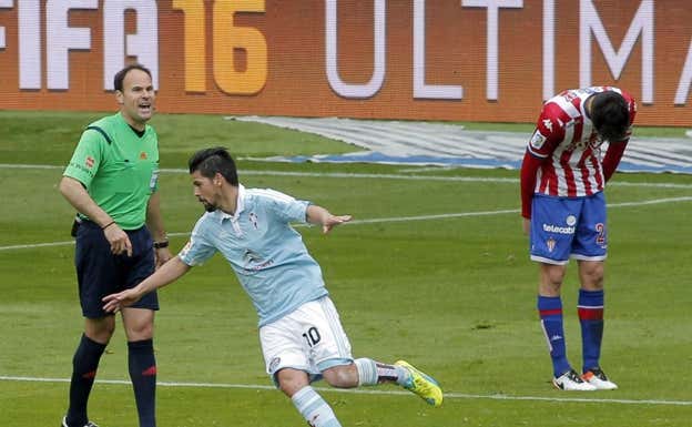 Nolito celebrando un gol con la camiseta del Celta.  EFE