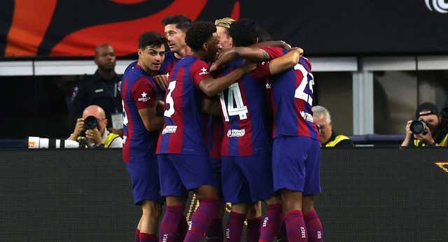 El cuadrado de Xavi destruye el rombo de Ancelotti