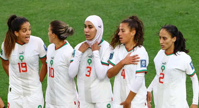 La historia de Nouhaila Benzina, la primera mujer con hiyab en un Mundial de fútbol
