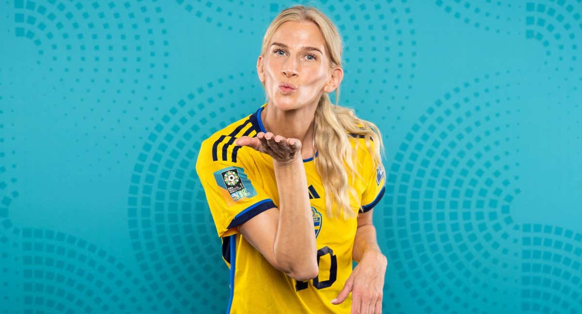 Sofía Jakobsson, jugadora sueca, en una sesión de fotos de la FIFA durante el Mundial femenino. /GETTY