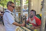 Cuando tu vendedor de la ONCE gana dos bronces: «Pásame el cupón por las medallas»