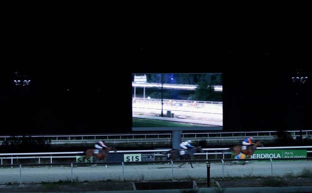 Carrera de caballos en el Hipódromo de la Zarzuela.  Salvador Fenoll