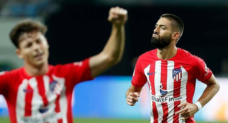 Carrasco, con el patrocinio de WhaleFin durante el último partido ante el City.