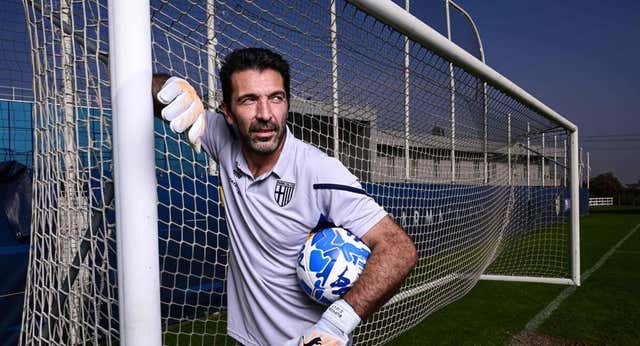 Gianluigi Buffon abrocha su leyenda a sus 45 años: «Esto es todo, amigos»