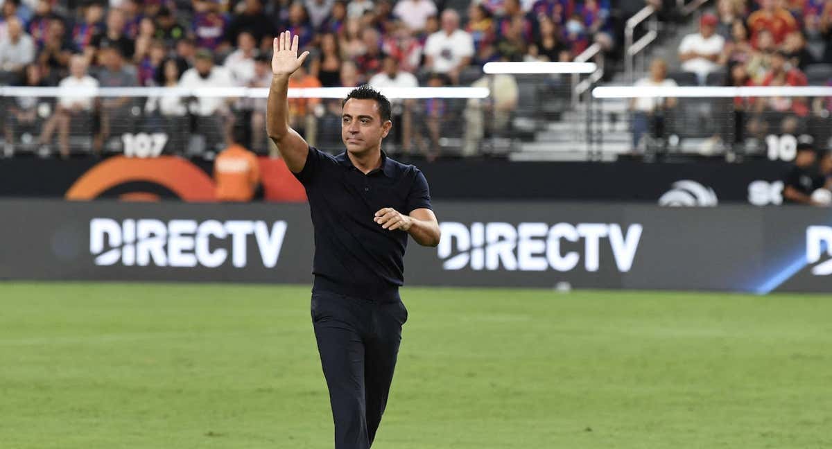 Xavi se despide del Allegiant Stadium al final del partido contra el Milan./AFP