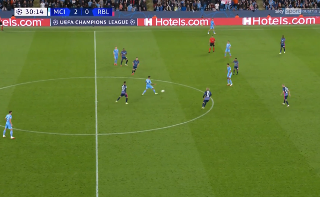 Cancelo jugando al primer toque para acelerar la jugada.  WYSCOUT