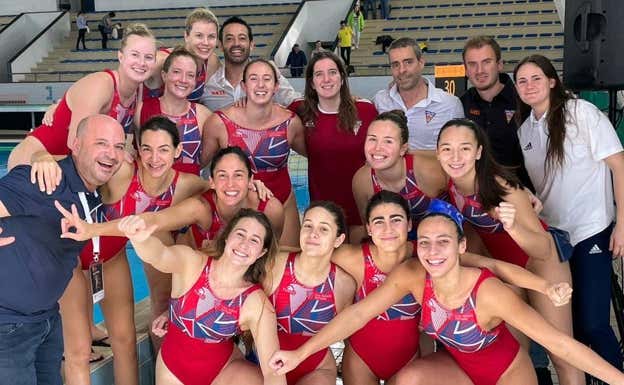 El equipo del CNTerrassa tras llegar a cuarto de la LEN.  CEDIDA