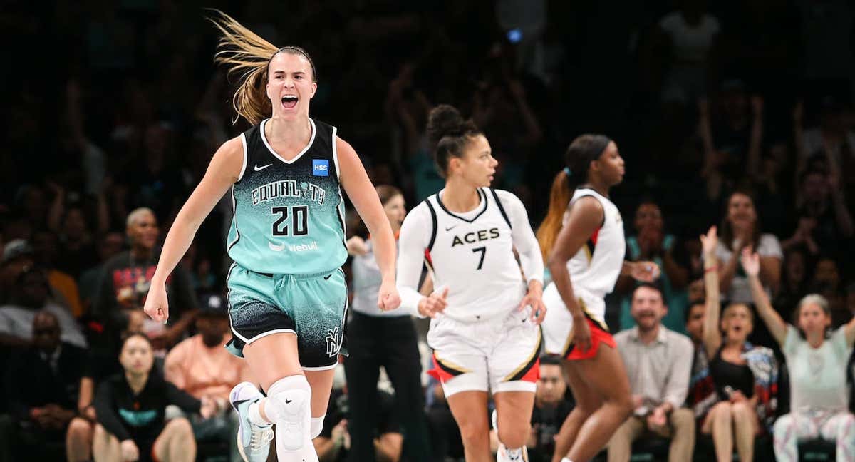 La jugadora de New York Liberty, Sabrina Ionescu, celebra una canasta ante Las Vegas Aces. /GETTY