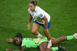 Lauren James revive la patada de David Beckham en el Mundial del 98
