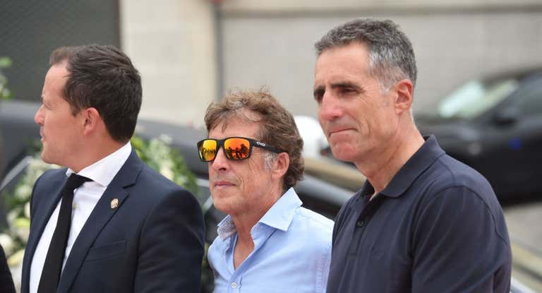 Perico Delgado y Miguel Indurain, en el funeral de Bahamontes.