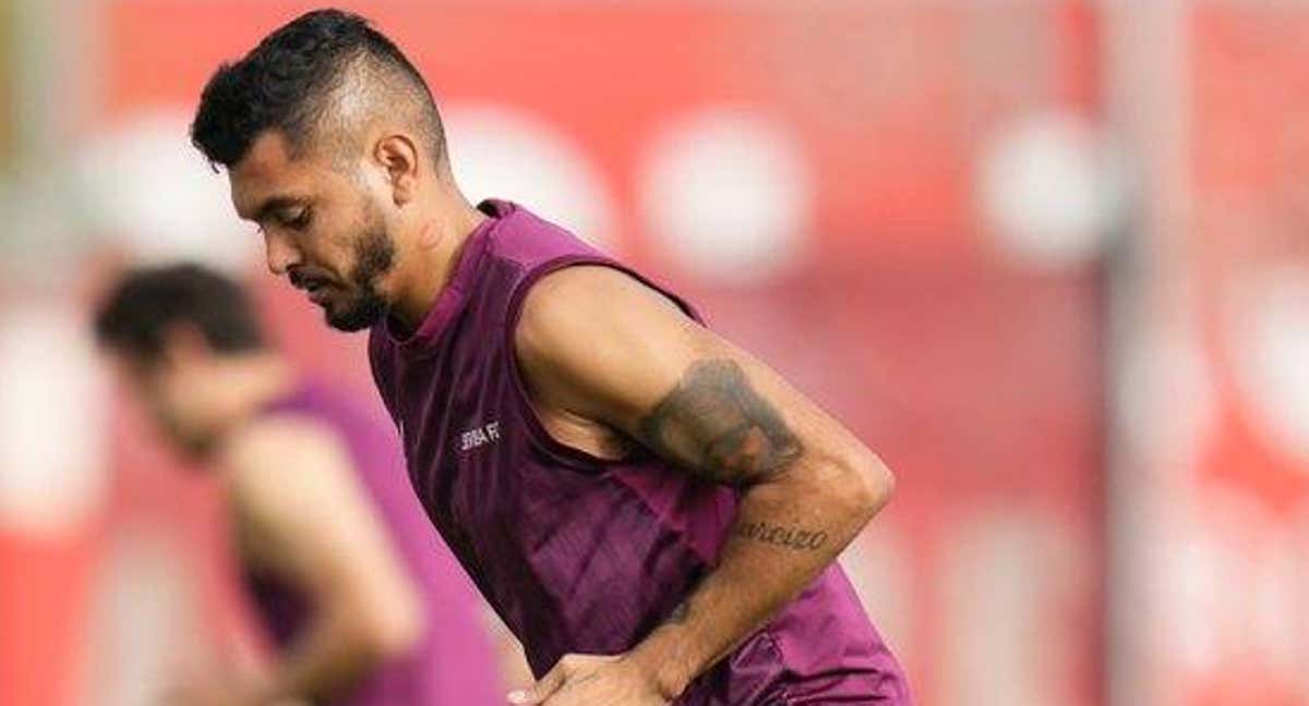 Tecatito Corona, en el entrenamiento del Sevilla./SFC