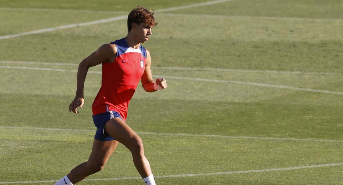 Joao, durante un entrenamiento con el Atleti. /EFE