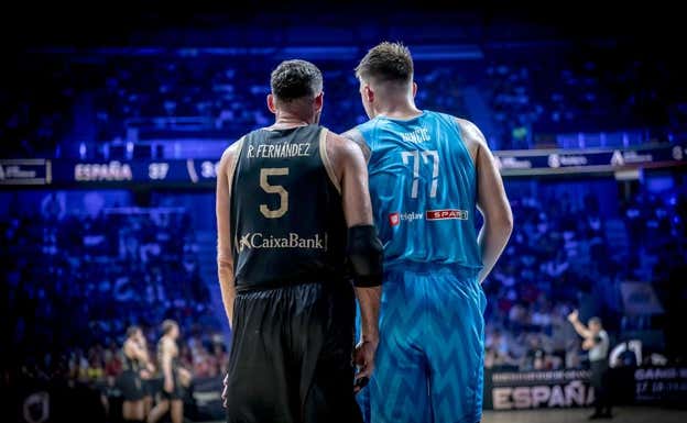 Rudy Fernández y Luka Doncic, durante el España - Eslovenia.  FEB