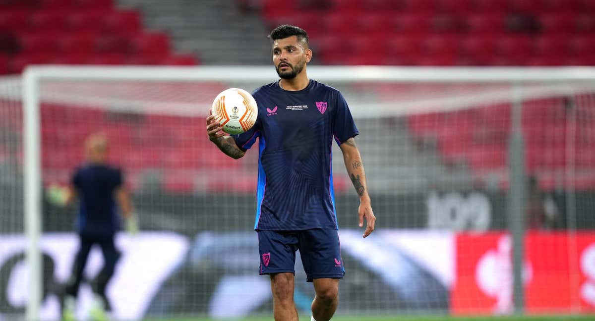 Tecatito durante un entrenamiento./GETTY