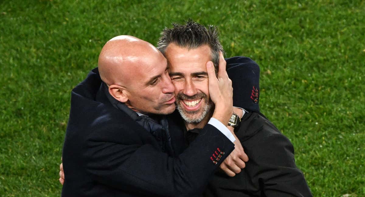 Luis Rubiales y Jorge Vilda celebran el pase de España a la final del Mundial. /AFP