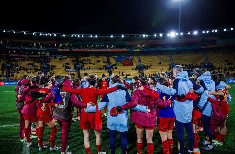 La prensa inglesa calienta la final y hurga en la herida de Vilda y 'Las 15'