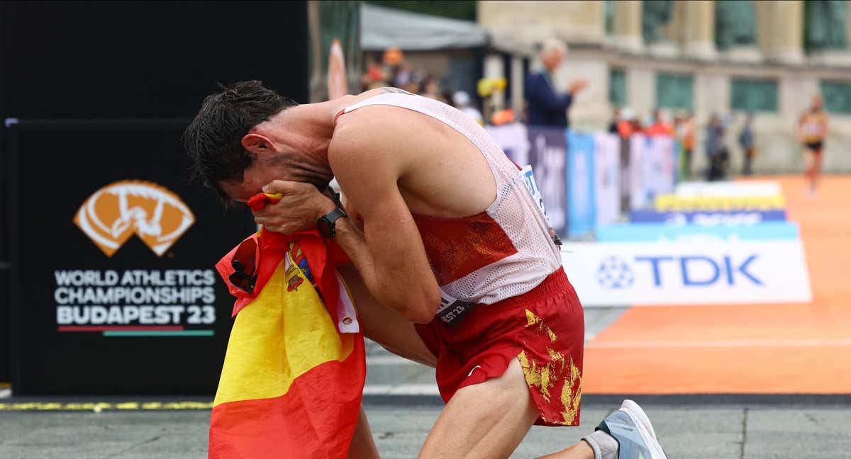 Álvaro Martín, tras proclamarse campeón del mundo de 20 kilómetros marcha./REUTERS