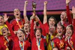 España rompe el cielo para ser campeonas del mundo