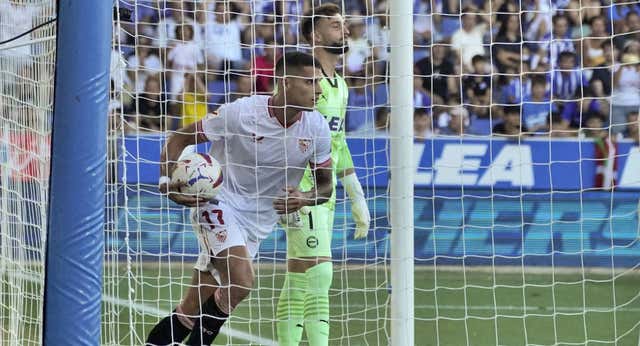 Sin Bono y sin fichajes no hay milagros: el Sevilla vuelve a caer ante el Alavés