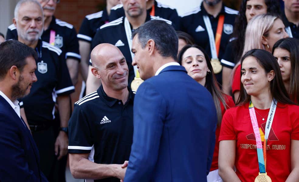 ¿Puede echar Pedro Sánchez a Rubiales? Así se precipita en España el despido de un presidente de federación