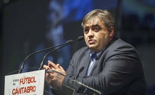 José Ángel Peláez, en la fiesta del fútbol cántabro.  FCF