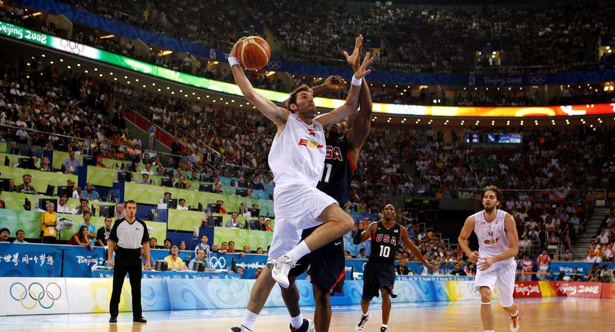 Rudy Fernández en el momento de machacar en la cara de Dwight Howard./Getty Images