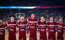 Kristaps Porzingis es uno más en Letonia… y juega al despiste