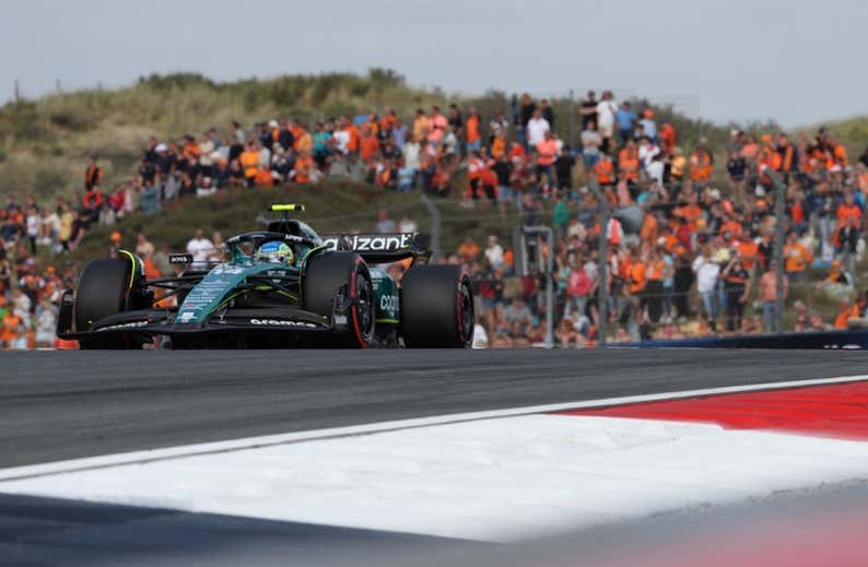 El Aston Martin y Alonso ilusionan; Norris le agua la fiesta a Verstappen