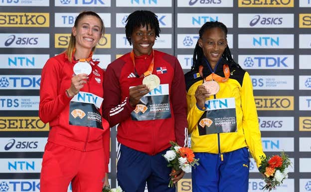 Podio del 400 m femenino de Budapest 2023.  REUTERS