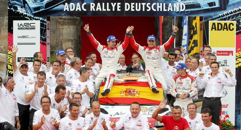 Dani Sordo, Carlos del Barrio y el equipo Citroën celebran su victoria en el Rally de Alemania 2013.