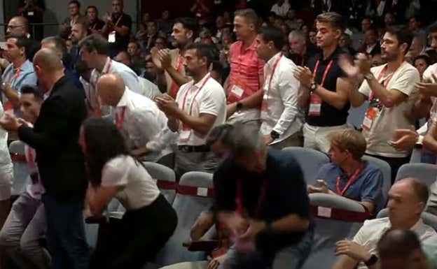 Los aplausos de la Asamblea a Rubiales.