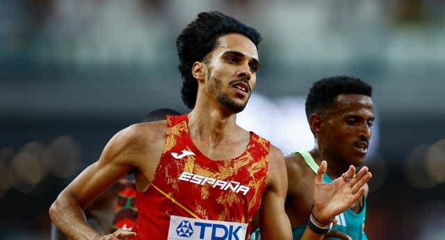 Mo Katir, subcampeón del mundo de 5.000 metros… ¡y acabó con las rodillas sangrando!