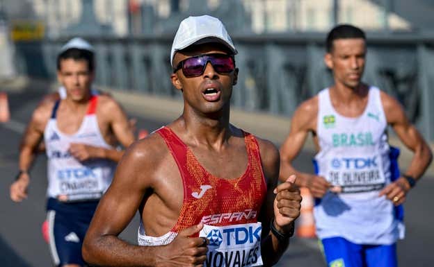 Tariku Novales, durante el maratón masculino del Mundial de atletismo. EFE
