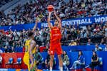 Aros rígidos que hacen corbatas y escupen los tiros del Mundial de baloncesto