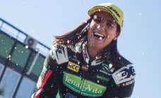 Así es Sara Sánchez, una piloto en el mundial de motos femenino que se levanta a las 7 para ir a la oficina