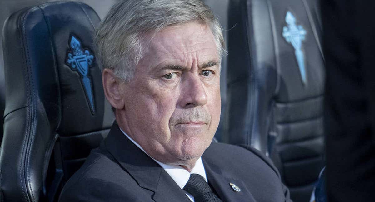 Carlo Ancelotti sentado en el banquillo de Balaídos antes del Celta-Real Madrid.