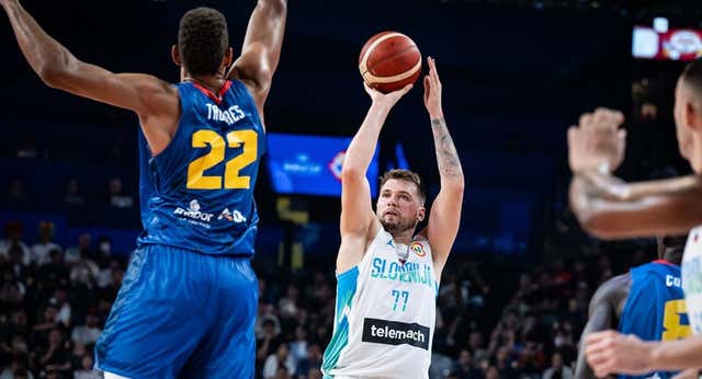 Eslovenia cierra su primera fase con victoria pese a la noche más gris de Luka Doncic
