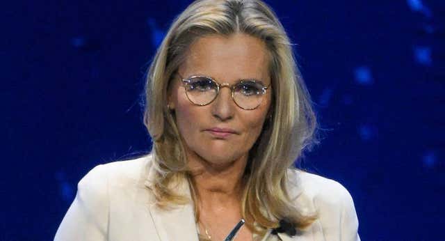 Sarina Wiegman censura a Rubiales en plena entrega de premios de la UEFA: «Me duele como madre de dos hijas»