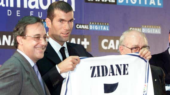 Florentino, junto a Zidane en su presentación con el Real Madrid. /