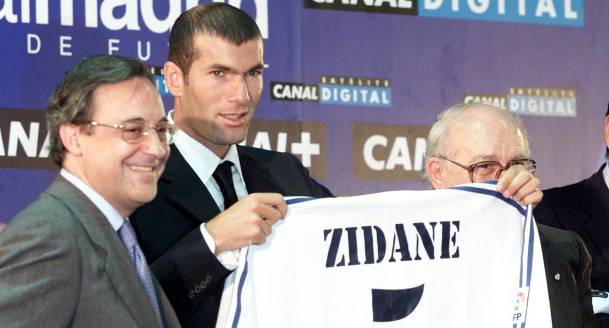 Florentino, junto a Zidane en su presentación con el Real Madrid.