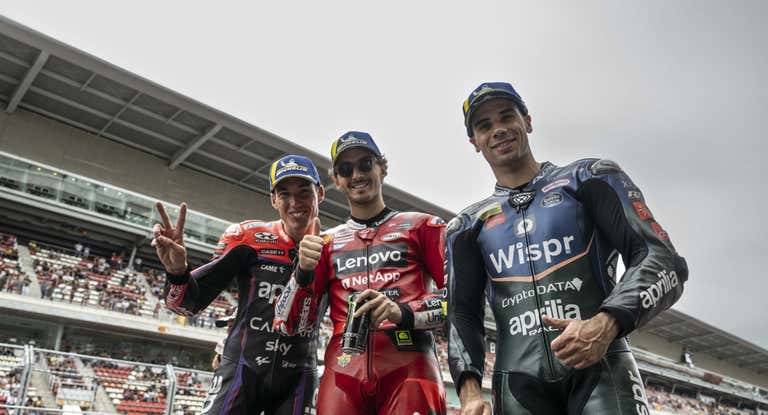 Los tres primeros de la Sprint de Barcelona: Aleix Espargaró, Pecco Bagnaia y Maverick Viñales.