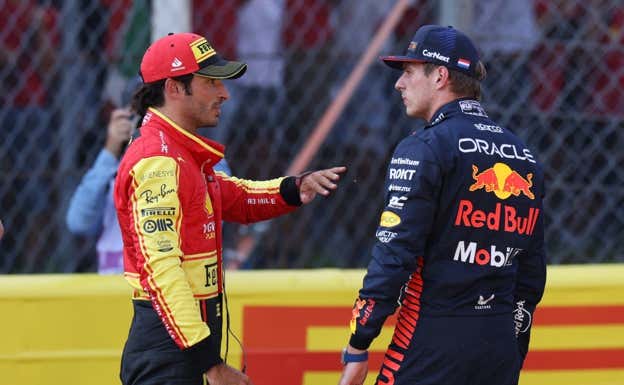 Carlos Sainz y Max Verstappen, en Monza, este sábado.  Reuters