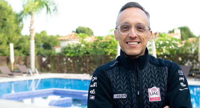 El increíble viaje de Tomás Gil, el venezolano que dirige a Juan Ayuso en La Vuelta