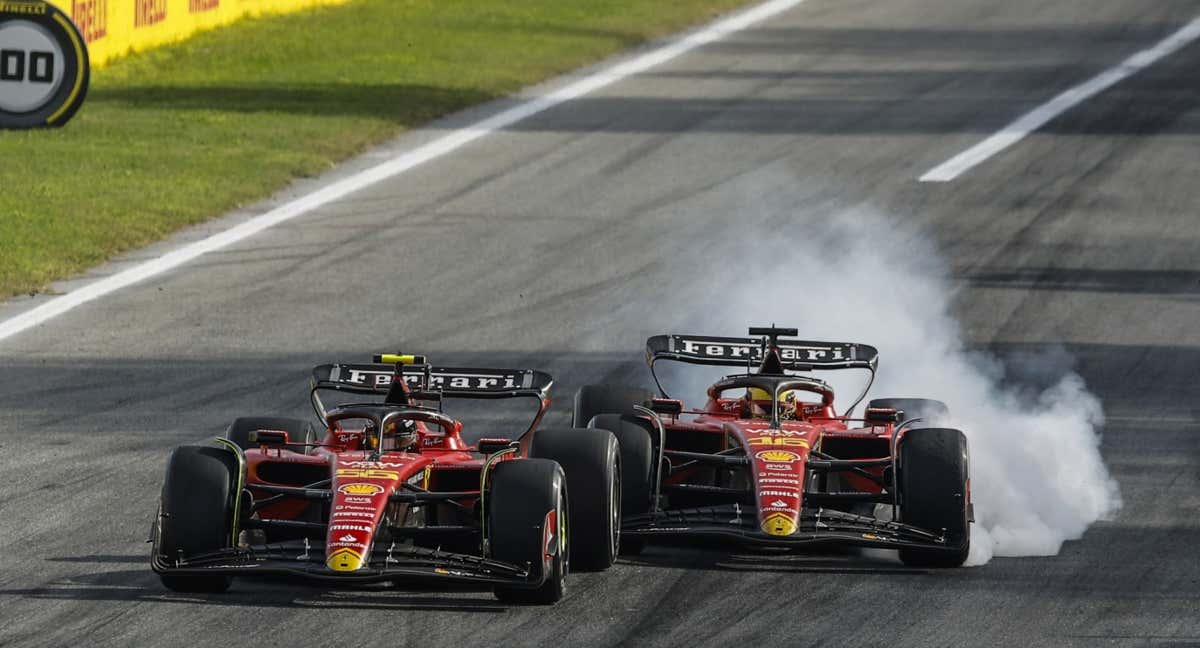 Carlos Sainz y Charles Leclerc, durante su batalla en el GP de Italia de F1 2023.