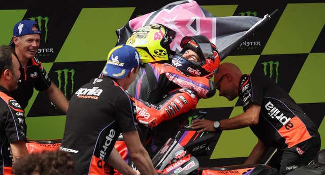 Montmeló disfruta del puñetazo en la mesa de Aleix y del milagro de Pecco