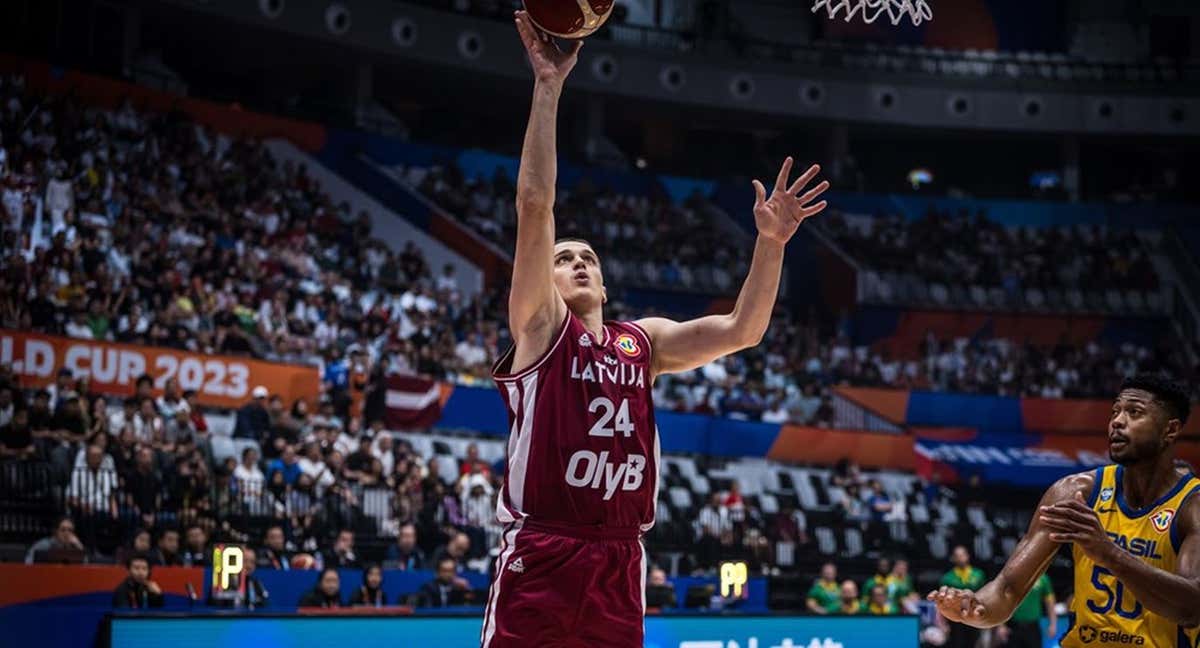 Grazulis anota en la segunda mitad ante Brasil./FIBA