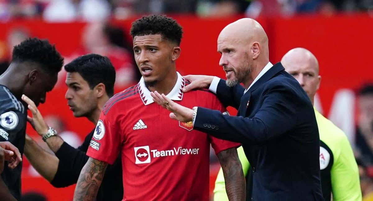 Jadon Sancho y Erik ten Hag durante un partido./REUTERS